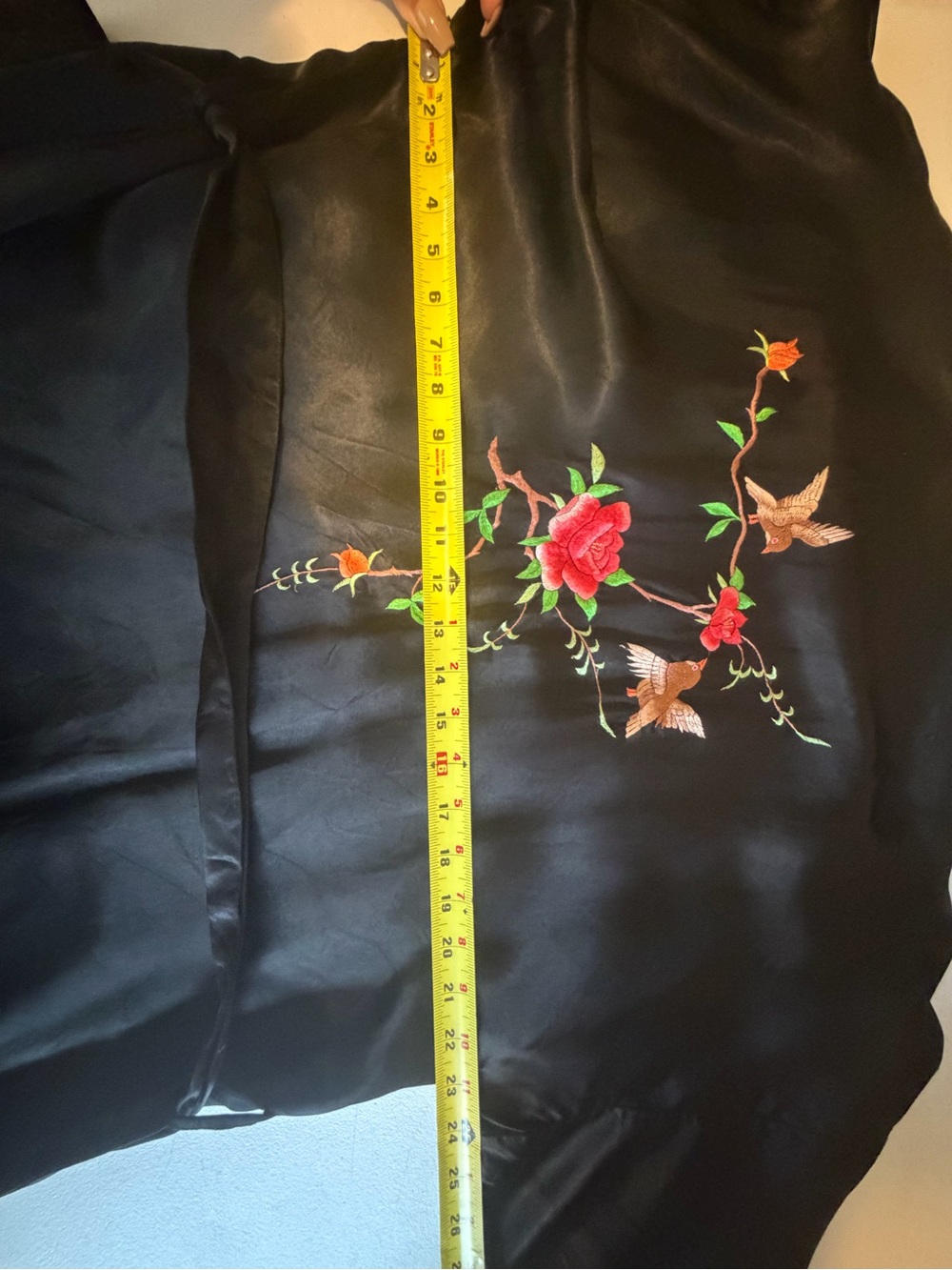 Vintage Chinese Black Satin Kimono Robe Embroidered Birds Roses Lounge medium - Picture 9 of 10
